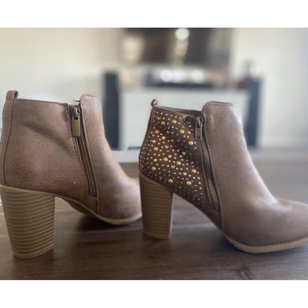Maurices size 10 boots brown sequin